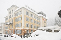 Aussenansicht mit Schneeflocken Aussenansicht mit Schneeflocken