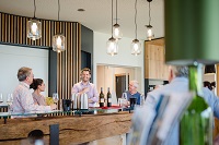 Gemütliches Zusammensein bei einem Glas Wein (c) Karin Bergmann (Ratscher Landhaus)