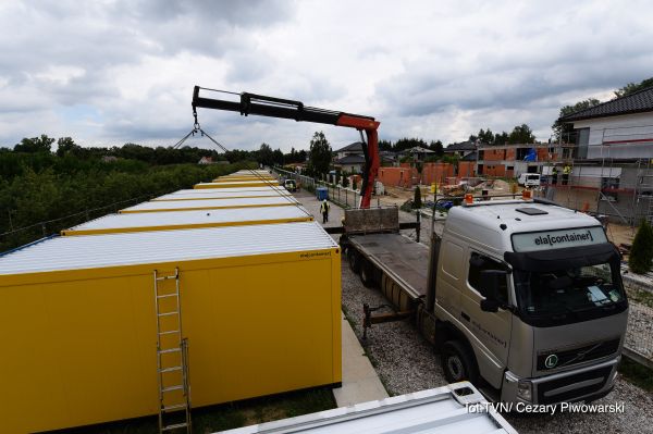 Wird ein Paar herausgewählt, so wird auch der Wohncontainer vom ELA Spezial LKW abtransportiert. Wird ein Paar herausgewählt, so wird auch der Wohncontainer vom ELA Spezial LKW abtransportiert.