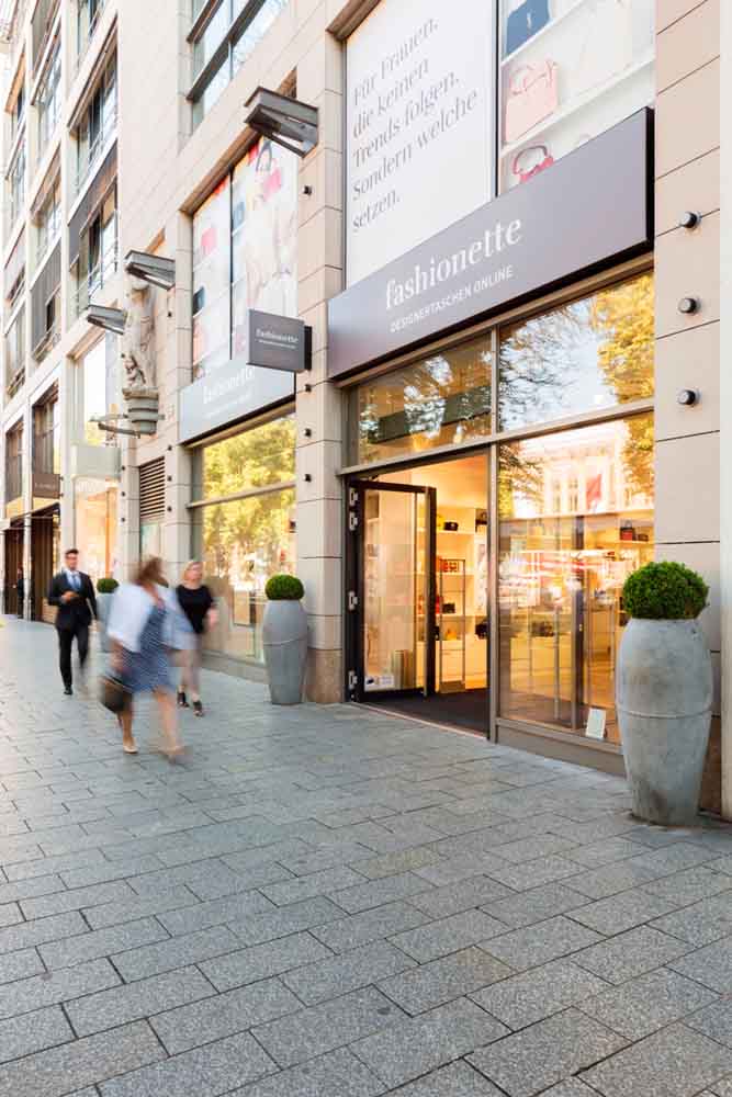 Der Fashionette-Pop-Up-Store in Düsseldorf wird von BFS Baur Fulfillment Solutions beliefert. Der Fashionette-Pop-Up-Store in Düsseldorf wird von BFS Baur Fulfillment Solutions beliefert.