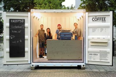 Auch die Teilnehmer des Hochschulprojekts sind begeistert von ihrem selbst ausgebauten ELA Container