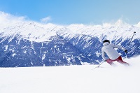 Skifahren mit Bergpanorama Skifahren mit Bergpanorama