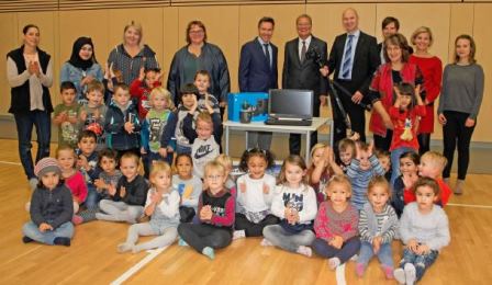 PROJECT Stiftung spendet  für Kinder- und Jugendförderung