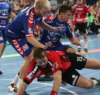 (Foto: HJKrieg, hl-studios, Erlangen): Jeder Ball war hart umkämpft: HC Erlangen gegen TV Hüttendorf (Foto: HJKrieg, hl-studios, Erlangen): Jeder Ball war hart umkämpft: HC Erlangen gegen TV Hüttendorf