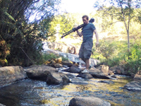 Daniel Metzke bei Dreharbeiten entlang der Quellgebiete des Paraíba do Sul. Foto: privat