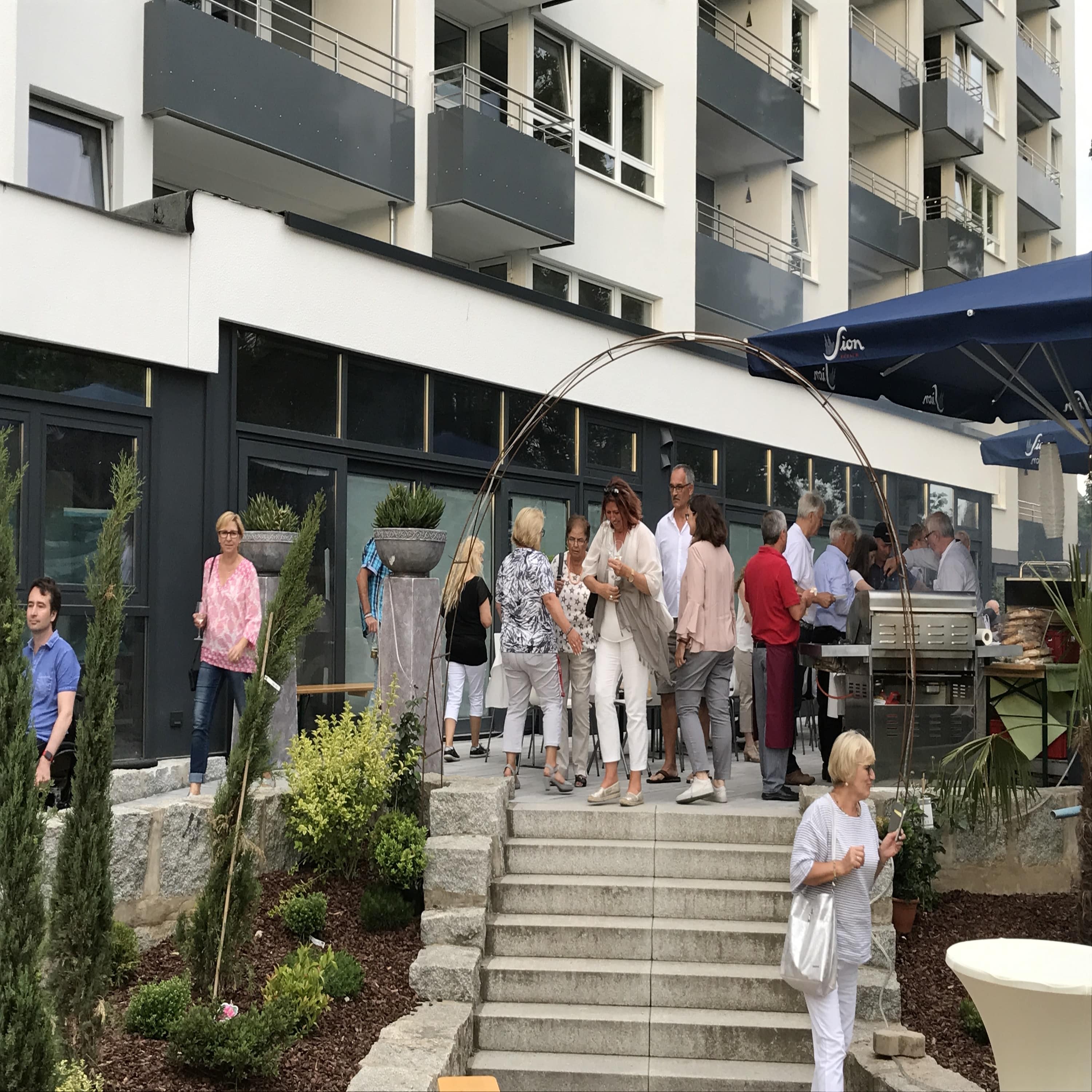 Bildunterschrift: Viele Besucher vor Ort Bildunterschrift: Viele Besucher vor Ort