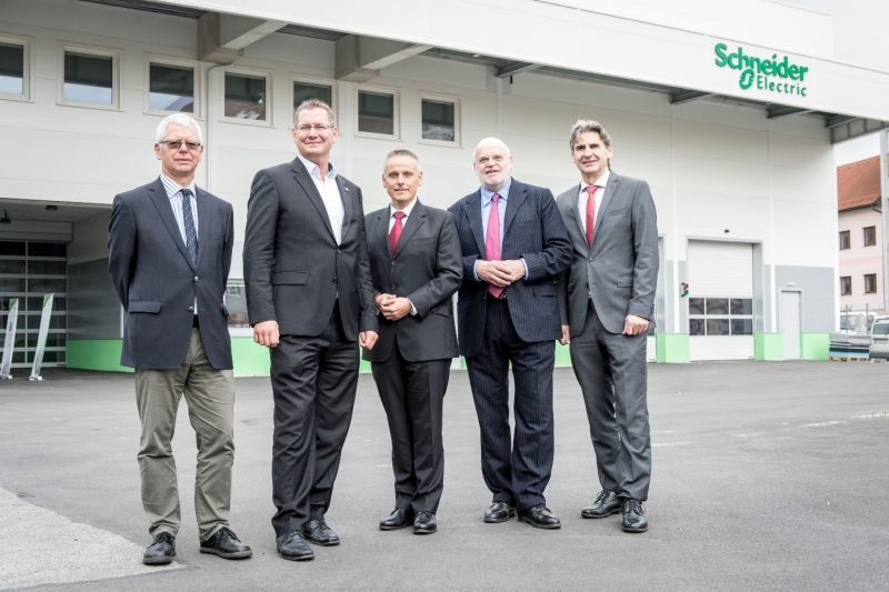 Eröffnung der neuen Produktionshalle von Schneider Electric pDrives in Wien Floridsdorf Im Bild, v.l