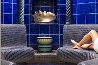 Dame in Sauna (Alpendomizil Neuhaus)