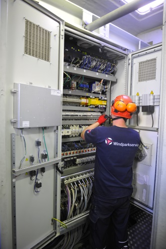 Prüfung des Schaltschrankes im Rahmen der elektrischen Jahreswartung Prüfung des Schaltschrankes im Rahmen der elektrischen Jahreswartung
