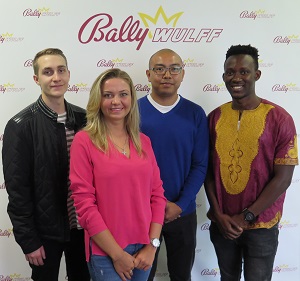 Neue Azubis bei BALLY WULFF (v.l.n.r.): Tim Lange, Monika Pavic, Panupon Nawanthu und Mohamed Konneh