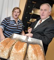 Ministerpräsident Böhmer als Bäcker auf der Grünen Woche 2010 Ministerpräsident Böhmer als Bäcker auf der Grünen Woche 2010