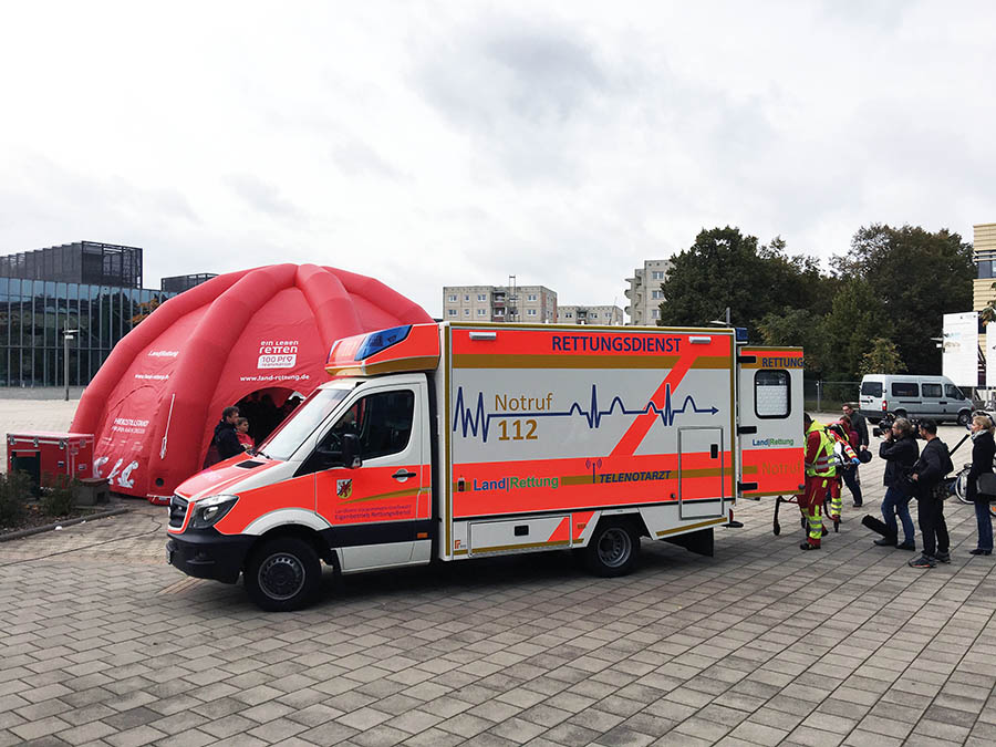 Der speziell ausgestattete Telenotarzt RTW wird in Greifswald in Betrieb genommen.