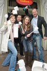 „Klo-Opening-Party“ anlässlich des Toiletten-Makeovers von 00 null null am 21. Januar im „Bedford“