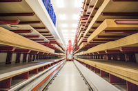 Das halbautomatische Handling der Platten ermöglicht eine hohe Lagerkapazität. (Foto: Robert Fehr) Das halbautomatische Handling der Platten ermöglicht eine hohe Lagerkapazität. (Foto: Robert Fehr)