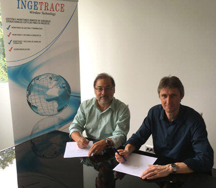 Martin Schneider von meteocontrol (rechts) und Fernando de la Rosa von Ingetrace Solar SpA (links) (