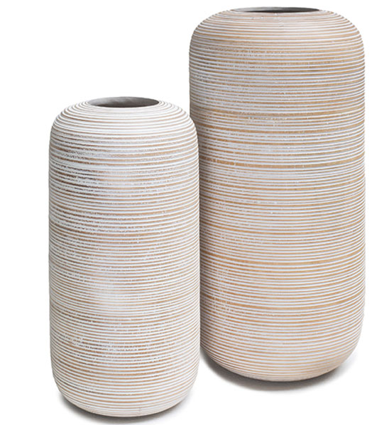 Bodenvase aus Holz mit Rillen (Bildquelle: fleur-ami)