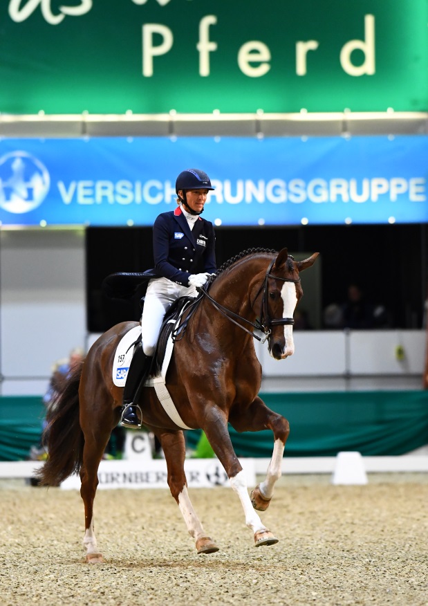 Ingrid Klimke und Geraldine gewinnen 2016 NÜRNBERGER BURG-POKAL bei Faszination Pferd (Bildquelle: M