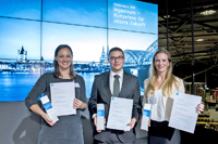 VDI Förderpreisträger 2017: (v.l.) Nora Schulte (1.), Jens Menzen (2.) und Angelina Derr (3.) VDI Förderpreisträger 2017: (v.l.) Nora Schulte (1.), Jens Menzen (2.) und Angelina Derr (3.)
