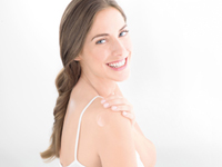 Transversale Pflaster übertragen Wirkstoffe über die Haut. Foto: LTS Lohmann Therapie-Systeme AG Transversale Pflaster übertragen Wirkstoffe über die Haut. Foto: LTS Lohmann Therapie-Systeme AG