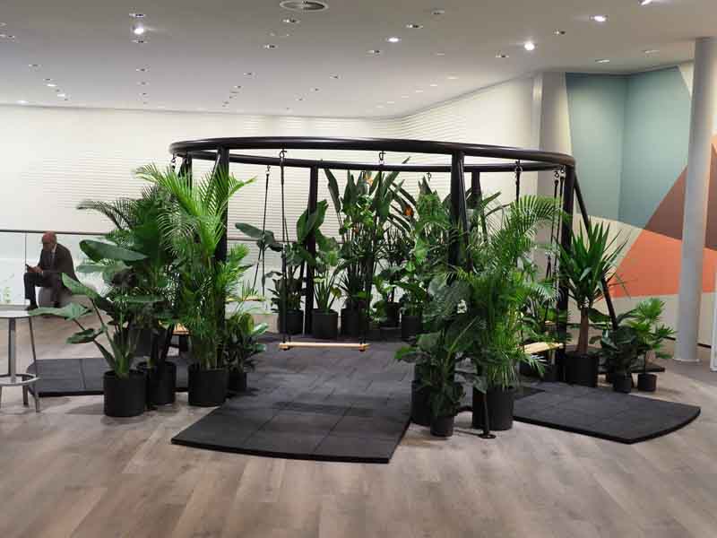 Daimler Swing Lounge bei der IAA 2017 (Foto: dlp motive GmbH) Daimler Swing Lounge bei der IAA 2017 (Foto: dlp motive GmbH)
