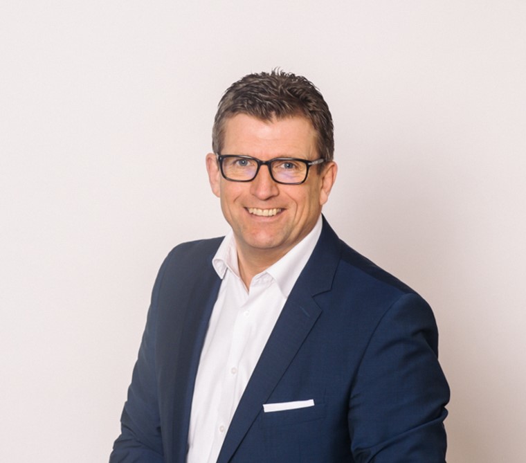 Als langjähriger Berater, Trainer und Coach begleitet Andreas Dolle Unternehmen im Lösungsvertrieb Als langjähriger Berater, Trainer und Coach begleitet Andreas Dolle Unternehmen im Lösungsvertrieb