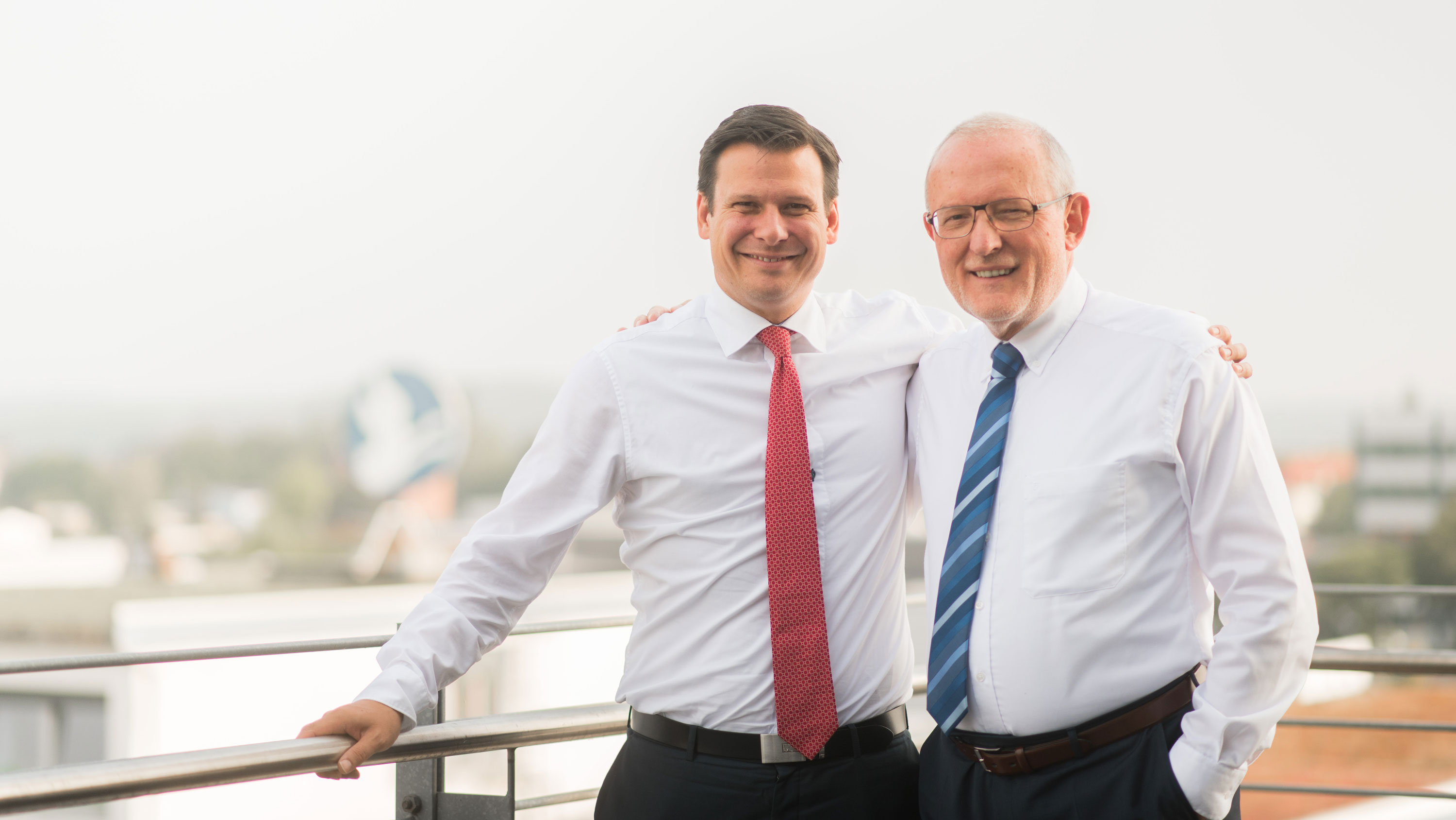 v.l. Martin Wehner, Bernd Oevermann (Hellmann Worldwide Logistics) v.l. Martin Wehner, Bernd Oevermann (Hellmann Worldwide Logistics)