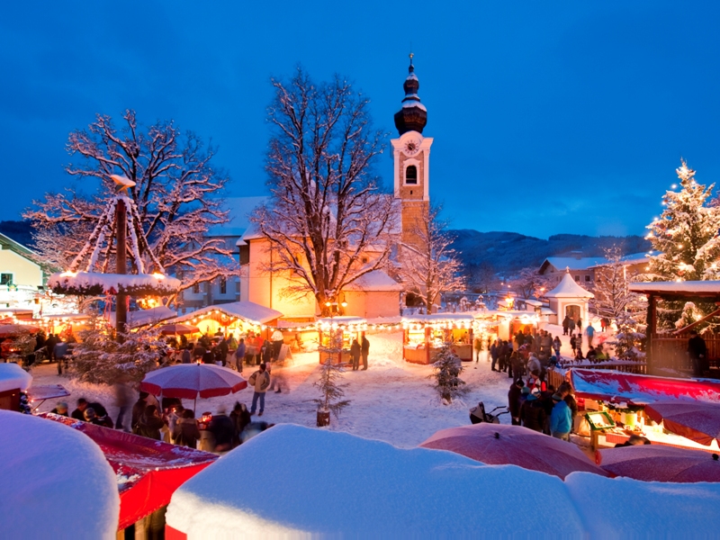 Der?Advent.Markt?in Altenmarkt-Zauchensee lässt den Marktplatz im Lichterglanz erstrahlen. (Bildquel Der?Advent.Markt?in Altenmarkt-Zauchensee lässt den Marktplatz im Lichterglanz erstrahlen. (Bildquel