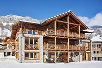 DAS Bramberg_Terrassen bei Sonnenschein im Winter