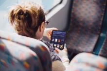 Mit Roadcaster Infotainment stehen Fahrgästen im Bus zahlreiche Funktionen zur Verfügung. Bild: ZF Mit Roadcaster Infotainment stehen Fahrgästen im Bus zahlreiche Funktionen zur Verfügung. Bild: ZF