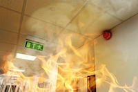 Im Brandfall lebenswichtig: Schnelle Alarmierung [©ambrozinio - Fotolia.com]