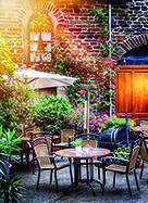 Infrarotstrahler für die Terrasse schonen Umwelt und Geldbeutel. © RedTherm