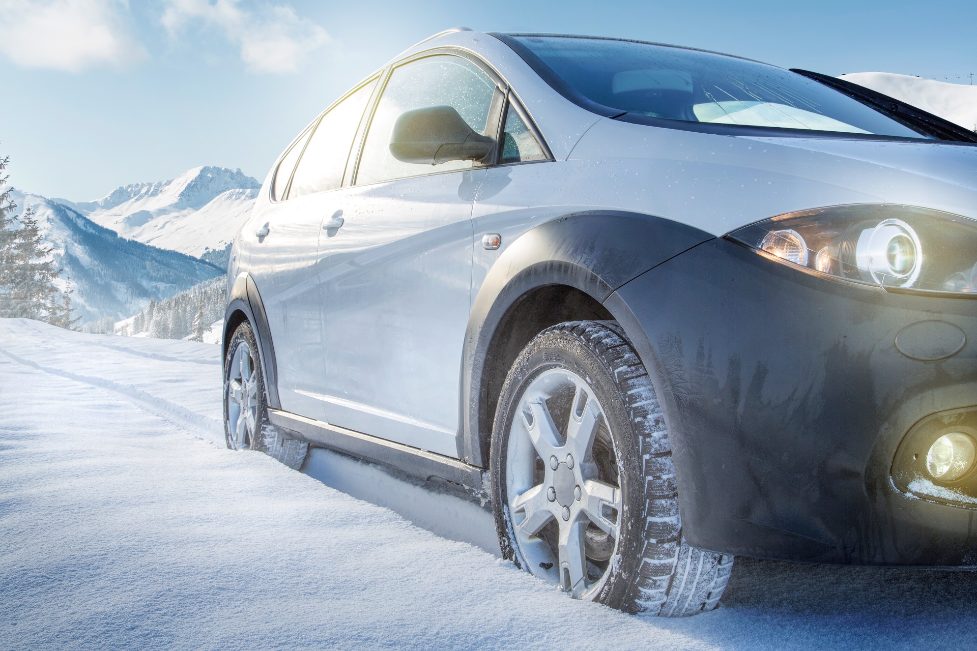 Für sicheres Fahren in den Wintermonaten müssen Mietwagen-Urlauber an die sichere Bereifung denken ( Für sicheres Fahren in den Wintermonaten müssen Mietwagen-Urlauber an die sichere Bereifung denken (