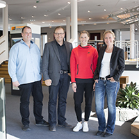 Zu Besuch beim neuen Sponsor FingerHaus: Siebenkampf-Vizeweltmeisterin Carolin Schäfer  (2.v.r.) 