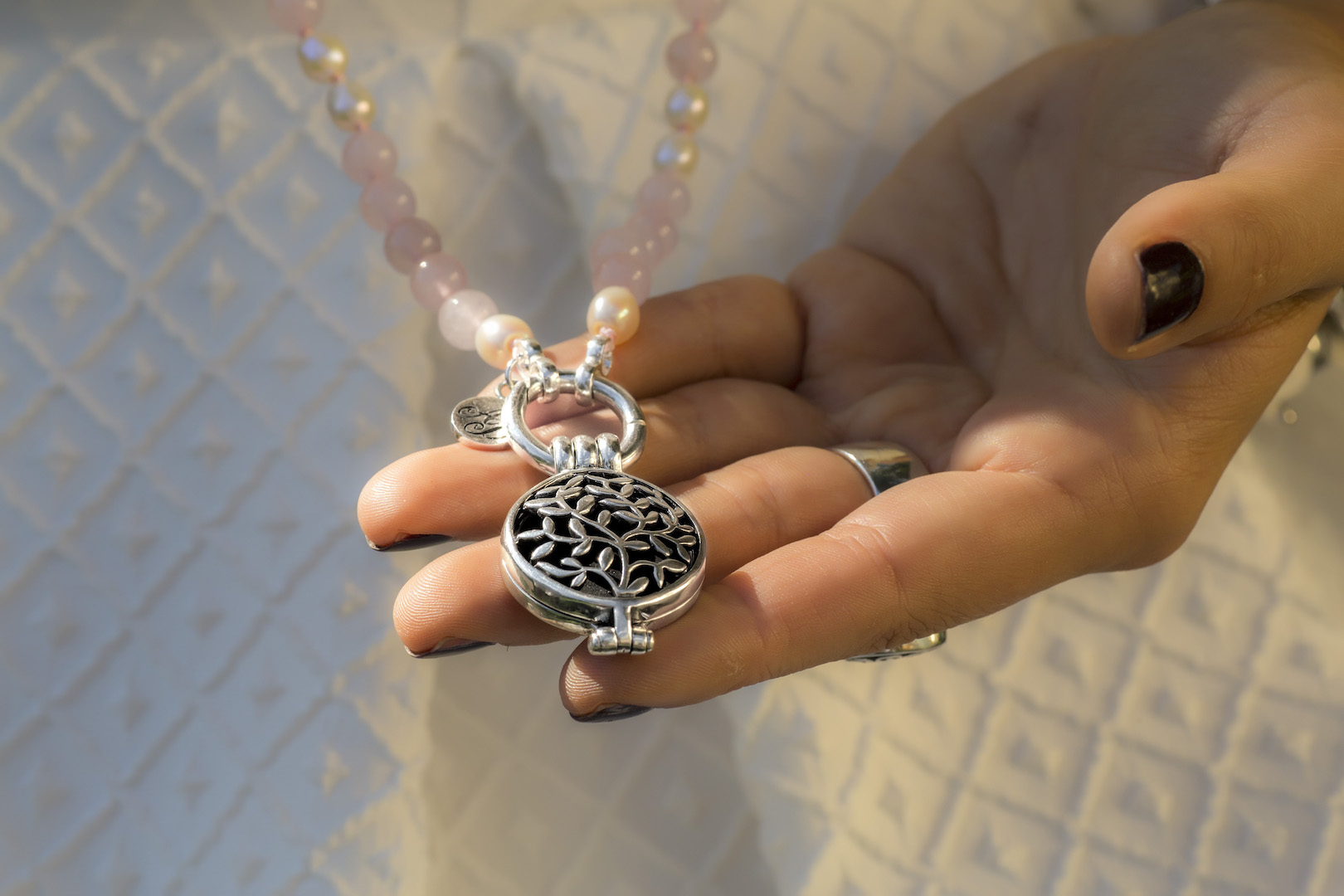 Anhänger SILVER LEAF von Aroma Dream Jewelry (Bildquelle: @AromaDreamJewelry)