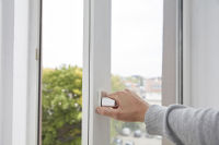 Lüften ist das beste Mittel gegen Schimmelbefall (Foto: Bausparkasse Schwäbisch Hall/Scheyhing)