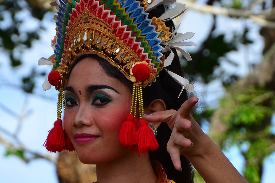 Indonesien verbindet Tradition mit Moderne (Bildquelle: Gijsvanbilsen) Indonesien verbindet Tradition mit Moderne (Bildquelle: Gijsvanbilsen)