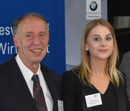 HdWM-Präsident Prof. Dr. Michael Nagy, Werkstudentin Laura Grasmeier. HdWM-Präsident Prof. Dr. Michael Nagy, Werkstudentin Laura Grasmeier.