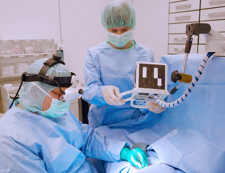 3D-ARILE?AR-Brille als Unterstützung bei Tumoroperationen 3D-ARILE?AR-Brille als Unterstützung bei Tumoroperationen