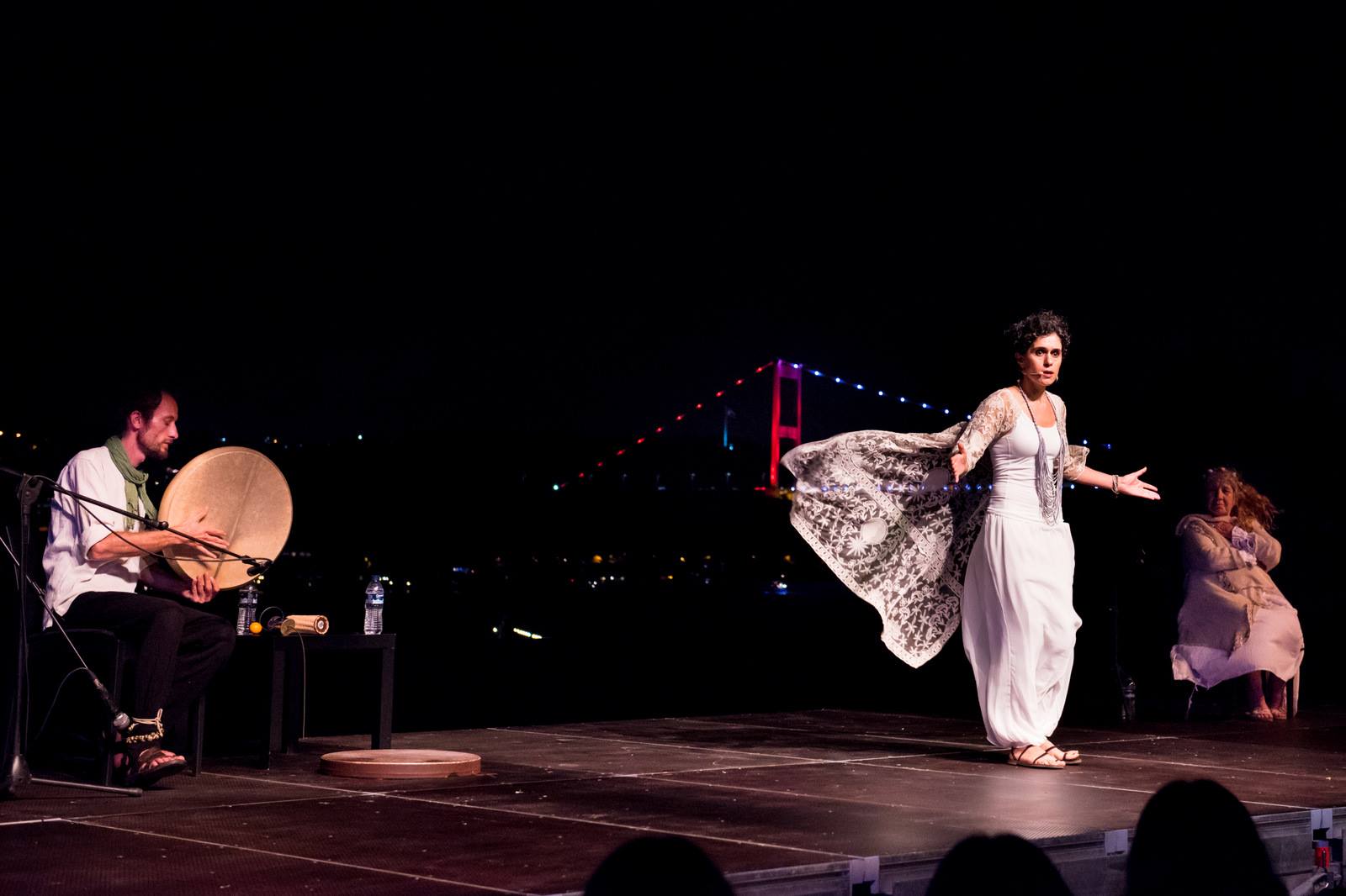Orientalische Märchenreise mit Nazli Cevik Azazi (Bildquelle: Nazli Cevik Azazi) Orientalische Märchenreise mit Nazli Cevik Azazi (Bildquelle: Nazli Cevik Azazi)
