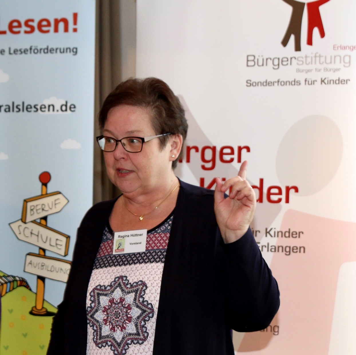 (Foto: HJKrieg, Erlangen) - Regina Hüttner von MENTOR LesespaßCoburg berichtete zum Projekt Lesepat