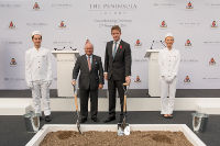 Sir Michael Kadoorie, Chairman der HSH (links), und der Herzog von Westminster  bei der Zeremonie