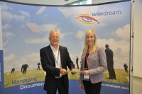 Freuen sich auf die Zusammenarbeit: windream-Geschäftsführer Roger David und Romy Faber von BCT Freuen sich auf die Zusammenarbeit: windream-Geschäftsführer Roger David und Romy Faber von BCT
