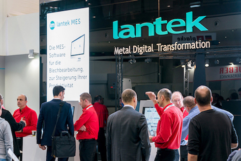 Bei Lantek informierten sich Blechexpo-Besucherüber Möglichkeiten der Digitalisierung. Bei Lantek informierten sich Blechexpo-Besucherüber Möglichkeiten der Digitalisierung.