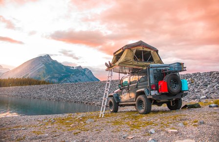 CRD International bietet Kanadafans ab 2018 Jeeps mit Dachzelt an CRD International bietet Kanadafans ab 2018 Jeeps mit Dachzelt an