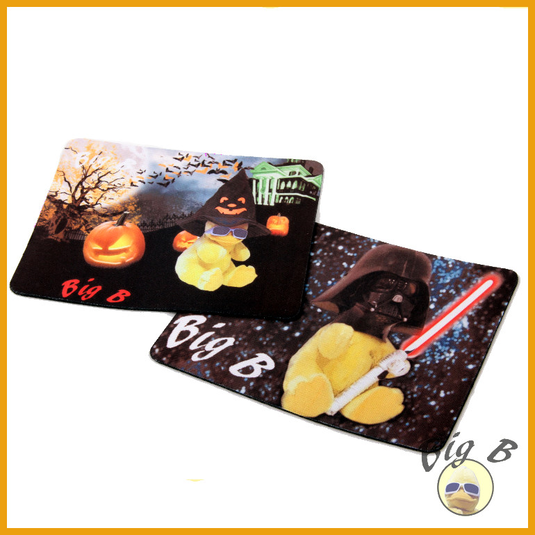 Zwei Beispiele aus dem Sortiment von BigB: Mauspads mit den Motiven „Halloween“ und „Spacebird“ Zwei Beispiele aus dem Sortiment von BigB: Mauspads mit den Motiven „Halloween“ und „Spacebird“