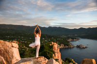 Yoga mit Blick auf das Amanoi und die Vinh Hy Bucht (Vietnam)