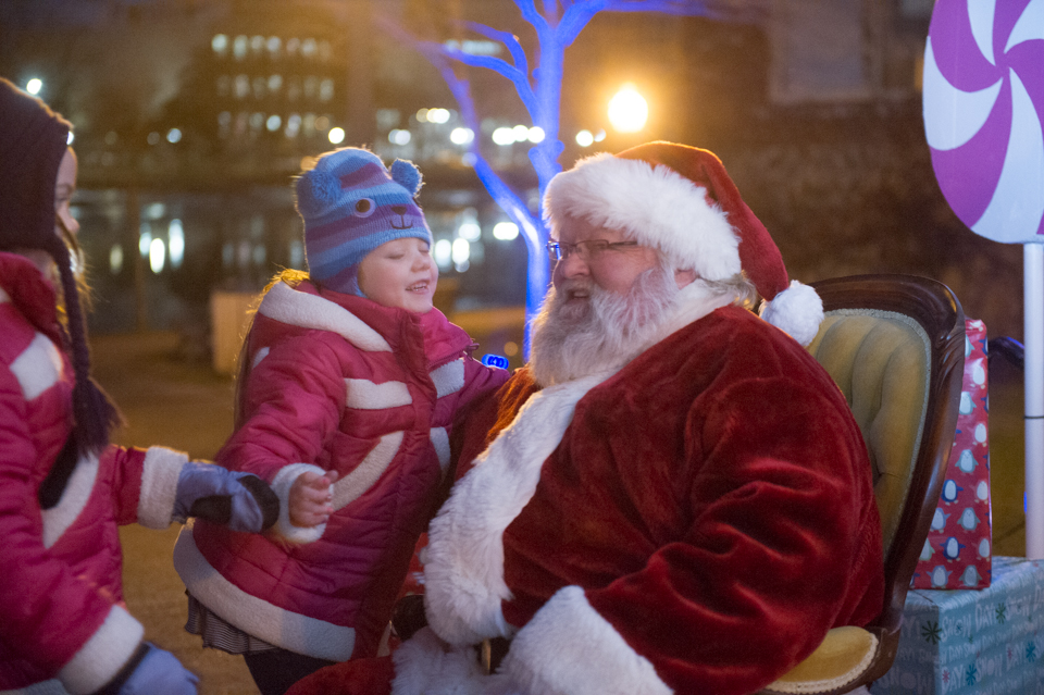 In Rockford, Illinois, haben Kinder gleich mehrfach Gelegenheit, Santa Claus zu treffen.
