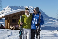 Skifahrer genießen den Ausblick (c) Hubert Bernard (Peternhof)