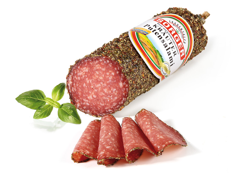Sorger bietet eine Vielzahl an Salamis an, darunter auch eine Kräuter-Putensalami. (Bildquelle: Sorg