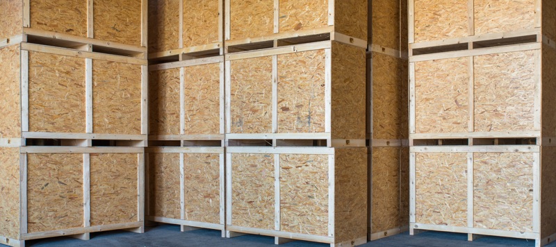 Die Vorteile von Holz für Transportkisten erklärt Herr Gaa. Die Vorteile von Holz für Transportkisten erklärt Herr Gaa.